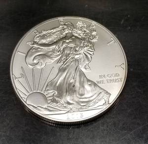 2015 AMERICAN SILVER EAGLE 1 TROY OZ .999 FINE SILVER DOLLAR