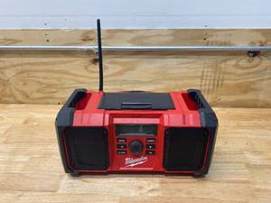 lot 74 image: MILWAUKEE M18 18-Volt Lithium-Ion Cordless Jobsite Radio