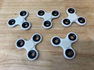 lot 101 image: Lot of 5 Fidget Spinners