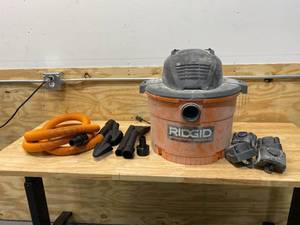 lot 60 image: RIDGID 9 Gal. 4.25-Peak HP NXT WetDry Shop Vacuum with Filter and Non-Original HoseAccessories