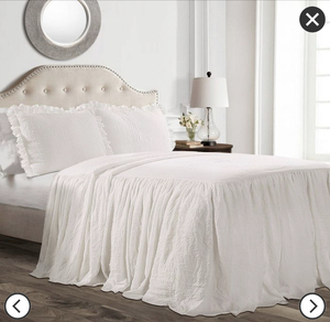 lot 47 image: Ruffle Skirt Bedspread Set - Lush Dcor