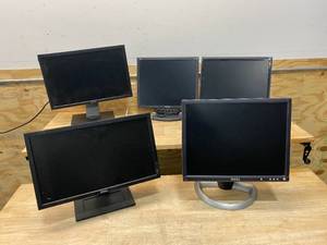 lot 116 image: 5 Computer Monitors