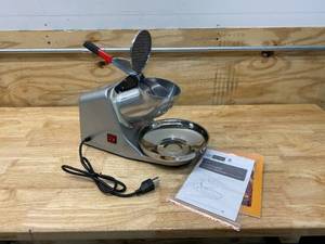lot 38 image: VIVOHOME Single Blade 143 LbsHr Snow Cone Ice Crusher Machine