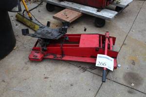 lot 266 image: Transmission Floor Jack