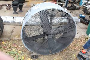 lot 270 image: Drum Floor Fan, 2-speed 42D