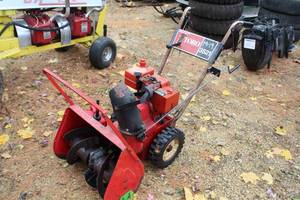 lot 274 image: Toroo 3521 Snowblower
