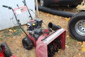 lot 273 image: Snow Devil 24 Snowthrower, Electric Start