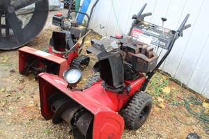 lot 272 image: Toro PowerShift 824 Snowblower