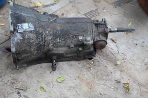 lot 232 image: GM Hydra-matic 700 R4 Overdrive Transmission Core 2WD