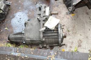 lot 241 image: 2005 Chevrolet Trailblazer Transfer Case