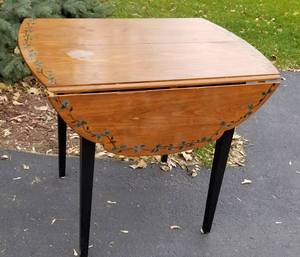 Maple Drop Leaf Kitchen Table with 2 Leaves
