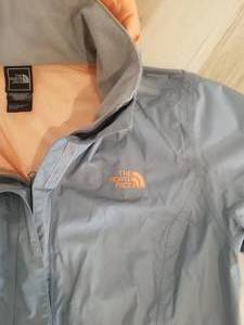 Ladies The North Face Wind Breaker  Size Large