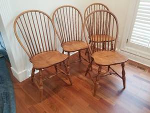 Beautiful Windsor Chair Set