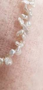 Graceful Twisted Scatter Pearl Necklace