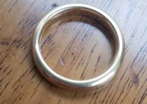 18K Yellow Gold Wedding Band, Size 4.5