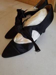 Vintage Chanel Black Satin Pumps with Bow, size 38.5