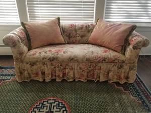 1910 c. English Romantic Cottage Rose Tufted Floral Loveseat