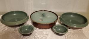 lot 81 image: Red Wing Village Green Oven Ware with 4 Additional Pieces