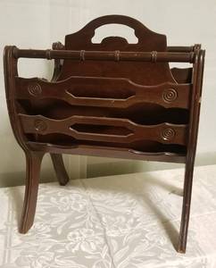 lot 122 image: Vintage Magazine Newspaper Stand Rack