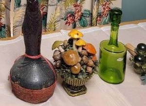 lot 94 image: Wonderful Collection of MCM Art Glass Decor