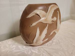 lot 93 image: Vintage Art Deco Phoenix Sculptured Glass- Swans in Flight