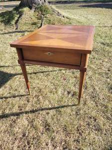 lot 14 image: MCM Vintage Inlaid Accent Table by American of Martinsville