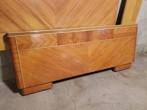 lot 62 image: 1930s Art Deco Waterfall Bed Frame in a Chevron Blonde Veneer