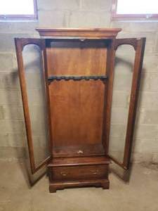 lot 123 image: Contemporary Oak Gun Case