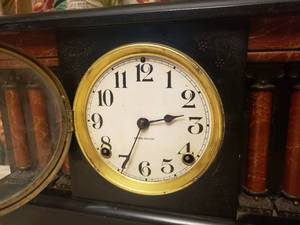 lot 86 image: Handsome Vintage Ingraham Mantle Clock