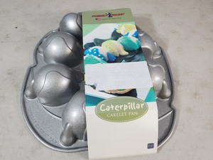 New Nordic Ware Heavy Cast Aluminum Caterpillar Cakelet  Cake Pan