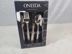 New Oneida Winter Frost 20 Piece Silverware Set
