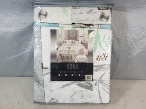 New Queen Reversible Quilt Set