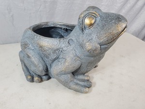 New Large Frog Planter
