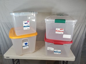 4 New Totes with Lids
