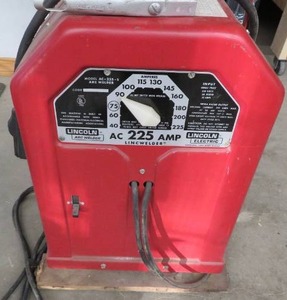 lot 9 image: LINCOLN ARC WELDER