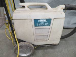 lot 43 image: TENNANT 1000 CARPET SPOOTER