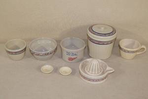lot 20 image: Red Wing and Artists In The Park Collector Stoneware Pieces
