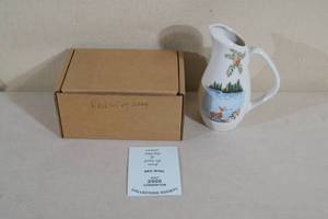 lot 25 image: Red Wing Collector Society 2000 Convention Souvenir Pitcher