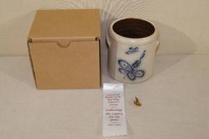 lot 26 image: Red Wing Collector Society 20 Year Miniature Stoneware Crock
