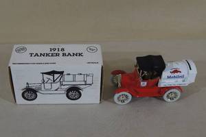 lot 66 image: Ertl 1918 Tanker Die Cast Bank - Gargoyle Mobiloil