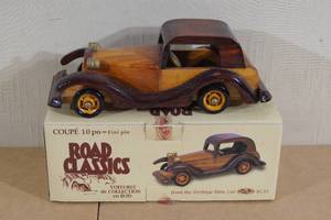 lot 70 image: Heritage Mint Road Classics 10 Coupe WOOD Car