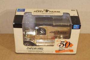 lot 64 image: Ertl 1913 Ford Model T Limited Edition Die Cast Truck - Fleet Farm