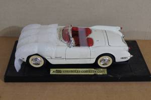 lot 73 image: Mira Solido 1953 Chevrolet Corvette 116 Scale Die Cast Car