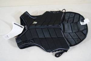 lot 76 image: Tipperary Eventer Protective Riding Vest - 32
