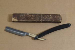 lot 118 image: Damascus Cutlery Straight Razor