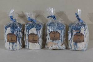 lot 141 image: Thompsons Candle Blueberry Pound Cake Candles