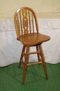 lot 153 image: Wood Swivel Bar Stool