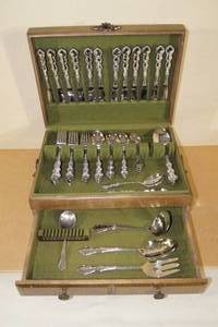 lot 156 image: Oneida Flatware Set - Service for 12 with Serving Pieces