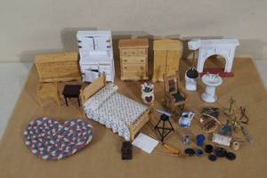 lot 185 image: Wood and Cloth Dollhouse Furniture and Accessories