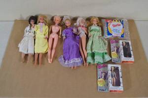 lot 187 image: Vintage Barbie Dolls and Novelties